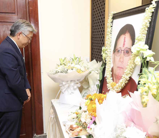 अमेरिकी सहायक विदेशमन्त्री लुद्वारा बालुवाटार पुगेर दाहालप्रति श्रद्धाञ्जलि